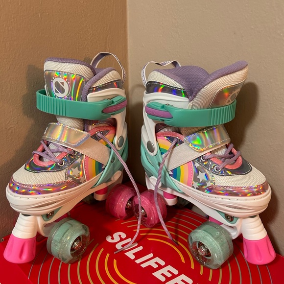 Girls Roller Skates - Rainbow Unicorn Adjustable Light up Roller Skates - Picture 4 of 10